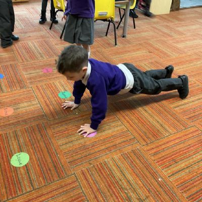 In Nursery this week we have been working hard to recognise numbers and matching amounts to the correct numerals.